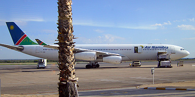 Flugzeug der Air Namibia auf dem Flughafen Windhoek