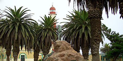 Marinedenkmal-Leuchtturm-Kaiserliches-Bezirksgericht