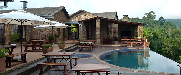 Terrasse und Grillbereich der Misty Mountain Lodge