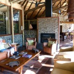 Loungebereich der Rhino Post Safari Lodge ©Foto: Jens Döring