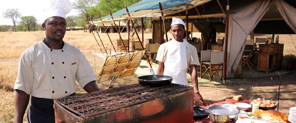 Frühstücksvorbereitungen im Olakira Camp © Foto: Marco Penzel | Outback Africa Erlebnisreisen