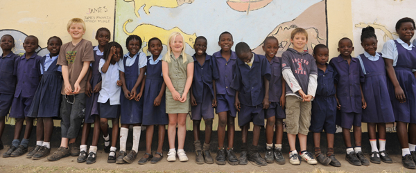 Kinder der Yosefe School in Mfuwe, die von Norman Carr Safaris unterstützt wird. © Foto: Archiv Norman Carr Safaris