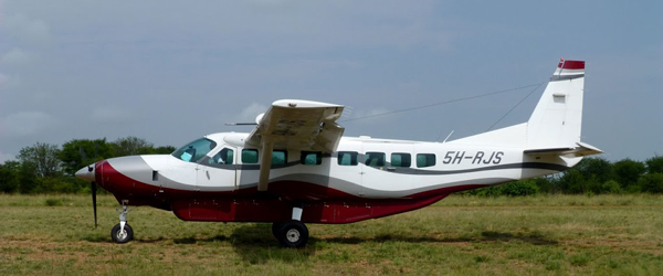 Flugzeug auf der Verbindung © Foto: Angelika Krüger | Outback Africa Erlebnisreisen