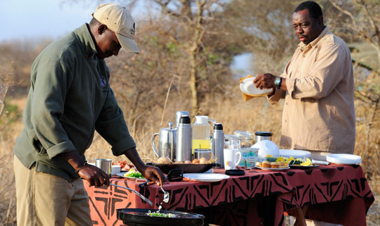 Frühstück beim Fly Camping - Oliver's Camp, Tarangire Nationalpark. © Foto: Marco Penzel | Outback Africa Erlebnisreisen
