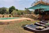Poolbereich des Chiawa Camp © Foto: Ulrike Pârvu | Outback Africa Erlebnisreisen