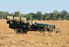 Offenes Pirschfahrzeug von Norman Carr Safaris &copy; Foto: Marco Penzel | Outback Africa