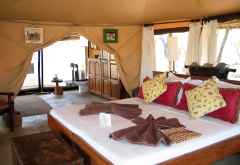 Geräumiges und komfortables Zelt im Siwandu Camp bei Tageslicht &copy; Foto: Svenja Penzel | Outback Africa