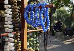 Aus Recycling-Glas werden Schmuckstücke. &copy; Foto: Stuart James Arnold | Travel for Impact