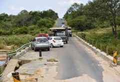 Auf der Brücke über dem Sand River &copy; Foto: Doreen Schütze | Outback Africa
