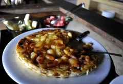 Apfelkuchen, frisch aus der Küche, Kichwa Tembo Camp &copy; Foto: Svenja Penzel
