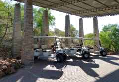 Shepherds Tree Lodge, Golfcarts zum Gästetransport &copy; Foto: Jens Doering | Outback Africa