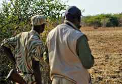 Pirschwanderung in Luwi. &copy; Foto: Marco Penzel | Outback Africa