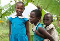 Kinder auf Deos Bauernhof in Bukorwe &copy; Foto: Marco Penzel | Outback Africa
