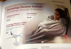 Decken, die es bisher auf den meisten Langstreckenflügen auch in der Economy Class kostenlos gab, kosten bei Eurowings Discover Geld. &copy; Foto: Marco Penzel | Outback Africa