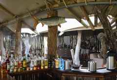 Ein Platz für Angler-Latein: Bar im Anabezi Camp &copy; Foto: Marco Penzel | Outback Africa