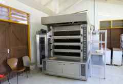 Usa River Rehabilitation Center, moderner Backofen in der Bäckerei &copy; Foto: S.Schlesinger | Outback Africa