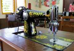 Usa River Rehabilitation Center, eine alte Pfaff-Nähmaschine kommt hier zu Ehren &copy; Foto: S.Schlesinger | Outback Africa