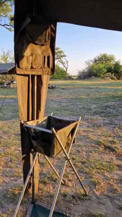 Transportables Waschbecken beim Komfortcamping in Moremi &copy; Foto: Jacqueline Korb | Outback Africa