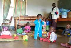 Kinder im Waisenhaus des Foxes Community and Wildlife Trust, Mufindi &copy; Foto: Marco Penzel | Outback Africa