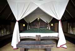 Greystoke Mahale: Mobiliar aus alten Bootsteilen. &copy; Foto: Marco Penzel | Outback Africa