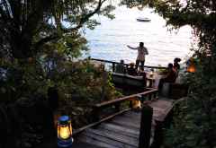 Sundowner am Tanganyika-See, Greystoke Mahale. &copy; Foto: Marco Penzel | Outback Africa