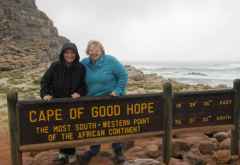 Tanja und Susanne am Kap der Guten Hoffnung, Kapstadt-Namibia 2012 &copy; Foto: privat