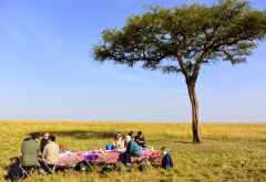 Frühstück im Busch nach der Ballonfahrt &copy; Foto: Susanne Schlesinger | Outback Africa