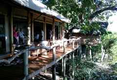 Offene Lounge, Tubu Tree Camp, Okavango-Delta &copy; Foto: Ulrike Pârvu | Outback Africa