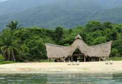 Blick auf das Greystoke Mahale Camp vom Wasser aus &copy; Foto: Marco Penzel | Outback Africa