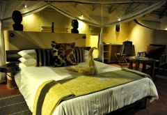 Tongole Wilderness Lodge, großes Bett &copy; Foto: Svenja Penzel | Outback Africa