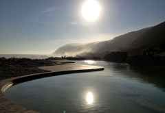 Pool des Campingplatzes im Tsitsikamma Nationalpark im Morgenlicht © Foto: Hannes Schulze