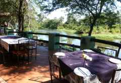 Maramba River Lodge, Terrasse am Maramba River © Foto: Ulrike P�rvu | Outback Africa Erlebnisreisen