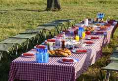 Frühstückstisch nach der Ballonfahrt &copy; Foto: Susanne Schlesinger | Outback Africa