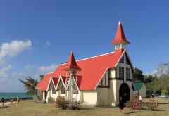 Kirche Notre Dame Auxiliatrice am Cap Malheureux, Mauritius &copy; Foto: Martin Falbisoner, Wikimedia Commons
