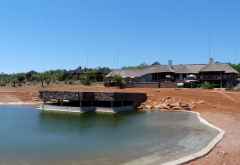 Mhondoro Game Lodge, Wasserloch mit Hide &copy; Foto: Jens Doering | Outback Africa
