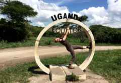 Svenja am Äquator in Uganda &copy; Foto: Anthony Saba