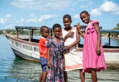Kinder am Hafen von Likoma Island &copy; Foto: Marco Penzel | Outback Africa