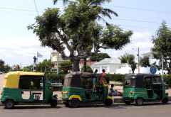 Tuktuks in Inhambane, Mosambik  &copy; Foto: Serena Ward