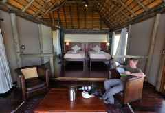 Hier sitze ich in unserer riesigen Zelt-Suite des Kwando Lagoon Camps &copy; Foto: Marco Penzel | Outback Africa