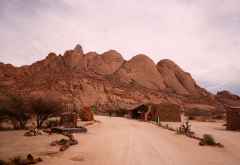 Am Eingangstor zur Spitzkoppe &copy; Foto: Doreen Schütze | Outback Africa