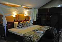 Ishasha Wilderness Camp, Zelt-Chalet von innen &copy; Foto: Svenja Penzel | Outback Africa