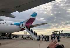 Der Airbus A330 von Eurowings Discover ist in Windhoek gelandet. &copy; Foto: Marco Penzel | Outback Africa