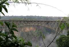 Victoriafälle, Eisenbahnbrücke von der sambischen Seite &copy; Foto: S.Schlesinger | Outback Africa