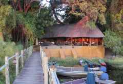 Haupthaus der Nxamaseri Island Lodge &copy; Foto: Susanne Schlesinger | Outback Africa