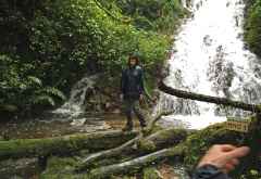 Rast an einem Wasserfall im Bwindi Forest &copy; Foto: Svenja Penzel | Outback Africa