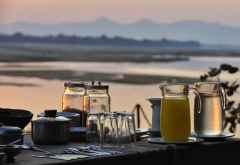 Frühstück im Island Bush Camp, South Luangwa Nationalpark. © Foto: Marco Penzel | Outback Africa