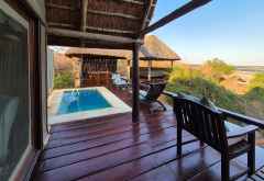 Terrasse mit Plungepool in der Royal Zambezi Lodge, Sambia © Foto: Ulrike Pârvu | Outback Africa Erlebnisreisen
