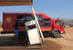 Tankstelle auf der Straße nach Bilene, Mosambik &copy; Foto: Serena Ward
