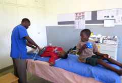 Usa River Rehabilitation Center, im Behandlungsraum &copy; Foto: S.Schlesinger | Outback Africa