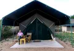 Vor dem Zelt im Tarangire View Camp &copy; Foto: Ulrike Pârvu | Outback Africa Erlebnisreisen